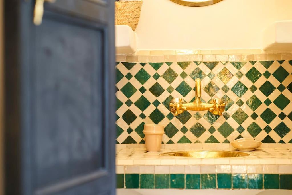 Riad Miloud En Exclusivite 10 P Au Coeur De La Medina Marrakesh Esterno foto